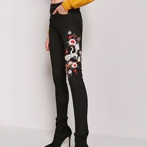 New! Forever 21 Black Skinny Jeans Embroidered Flowers & Bird High Rise 26 Waist